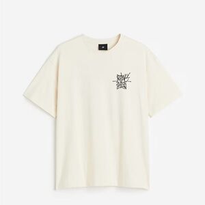 men’s graphic beige tee with black print size m